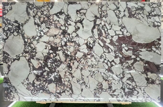 Calacatta Viola Marble Slabs is used for the luxurious design of interior wall and floor tile projects